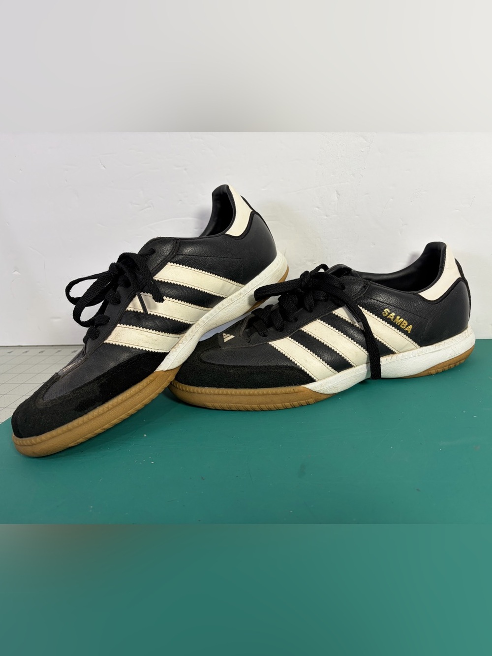 Adidas Samba Indoor Soccer Shoes Black White Gum Men’s US 8.5 Leather